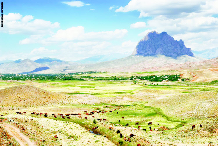 غموض «جبل الأفاعي» في أذربيجان يلهم السكان بنسج الأساطير!